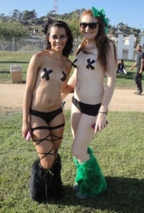 cumdumbgoonerprincess: hehe party girls have all the fun ♥