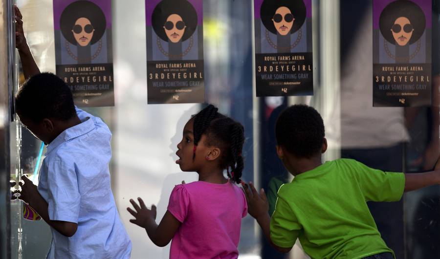 micdotcom:  micdotcom:   Stunning photos capture Prince’s inspiring “Rally 4