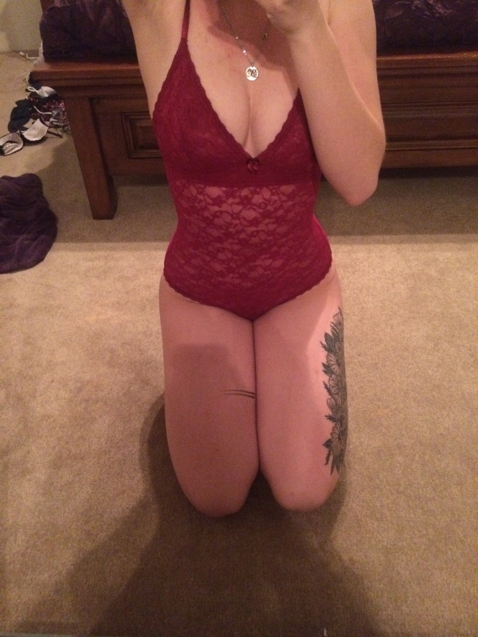 tasteful-side-boob-always-wins:Happy Friday 