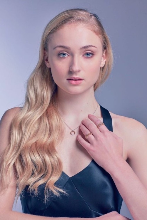 sexycelebssexy: Sophie turner