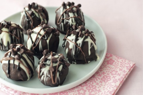 Porn thefoodshow:  Five Chocolate Cake Balls  photos