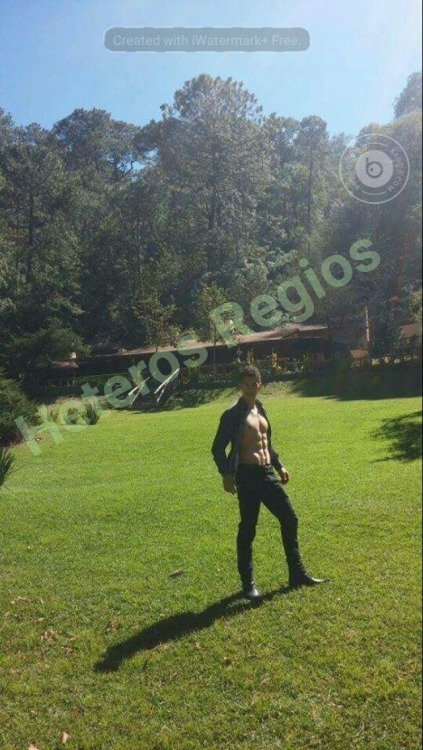Observen el cuerpazo de este hetero, su nombre es Dylan, en el siguiente post pondré sus fotos desnu