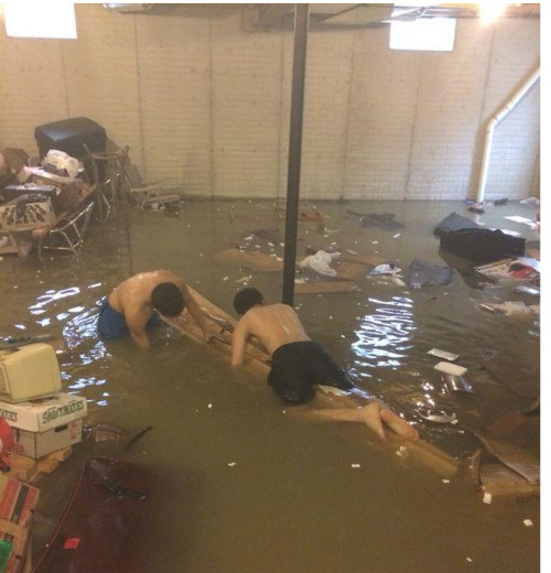 two-vibrant-hearts: macaulayskulkin: just-jupiter: The metro Detroit area has flooded and this is ho
