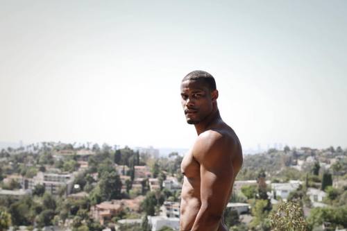 nanukjf:  i n   l o s   a n g e l e s  W/ @zach_graves  (at Beachwood Canyon, Los Angeles) 