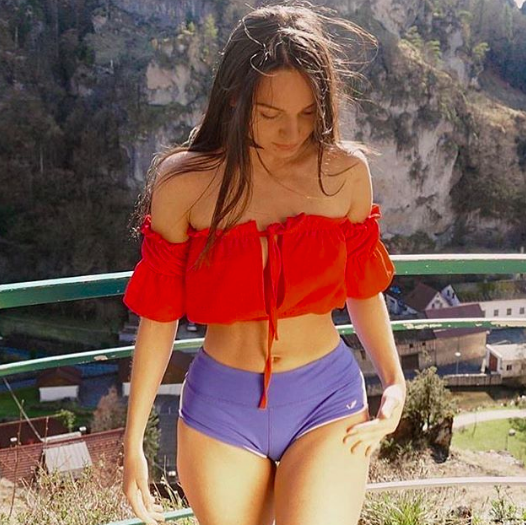 scurvelifestyle:  #summer #ootd-curvish moments @carinnhawhite #fashion
