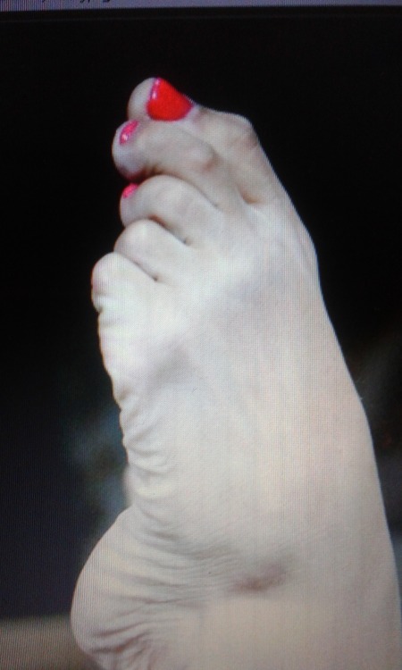 like my wifes toes        omgmaturedude.tumblr.com/