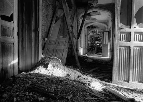 Castle of Mesen, Belgium - © Henk van Rensbergen 1996 Source