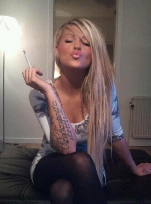 reblog if women who smoke turn you on as much as they turn ME on.