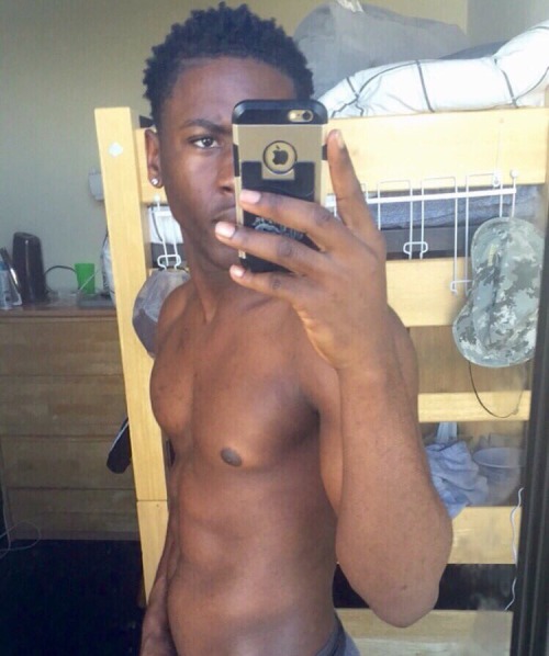 blackveilbarb:  Snapchat:edwig1212