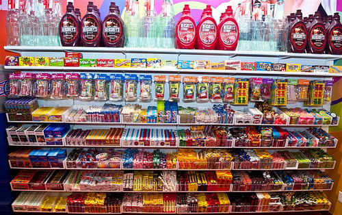 doctorwhoovesfan:  like-lucy-in-the-sky:  itsugar is my favorite candy store look