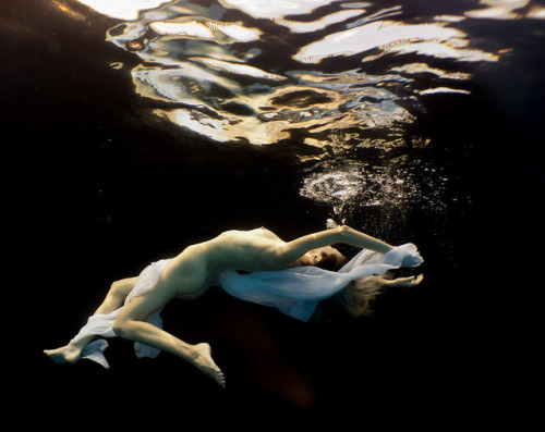 Porn Pics lolafae:  An underwater mating ritual.Model: