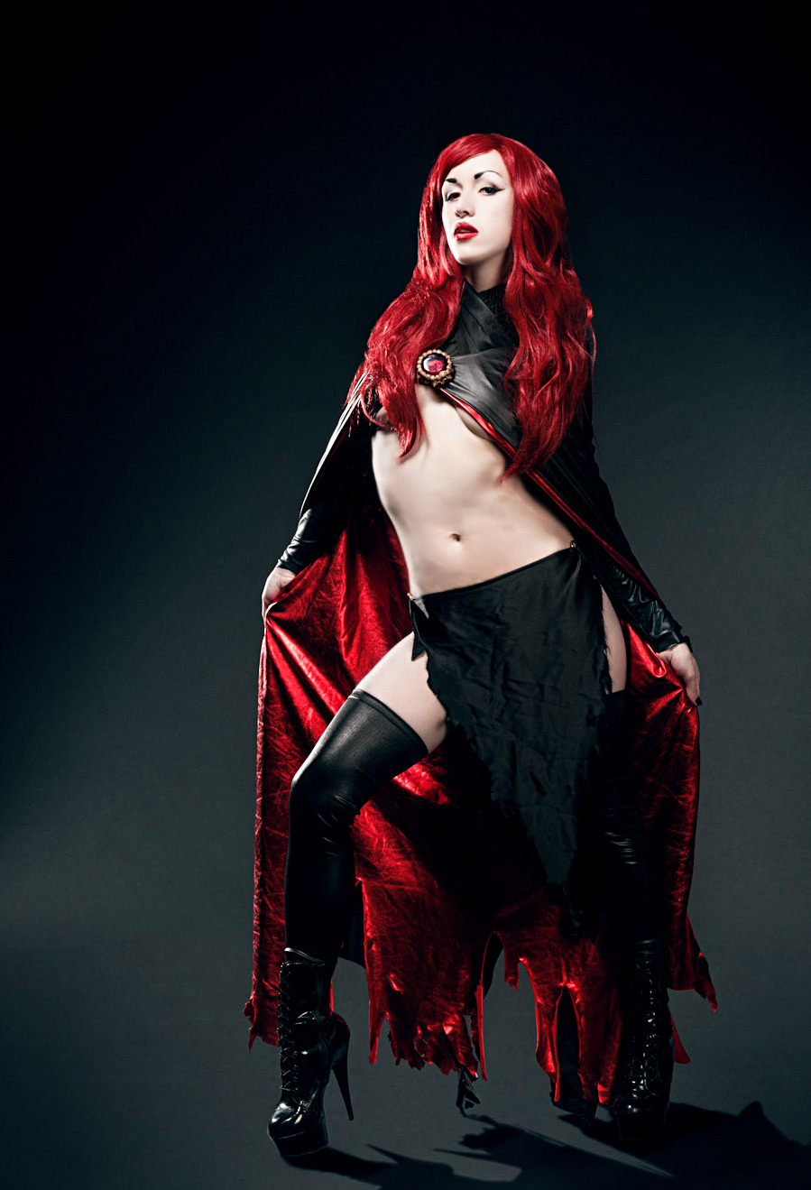 dezi-desire:  My Goblin Queen / Madelyne Pryor cosplay.Photographer: Raymond FryerCosplayer/Model: