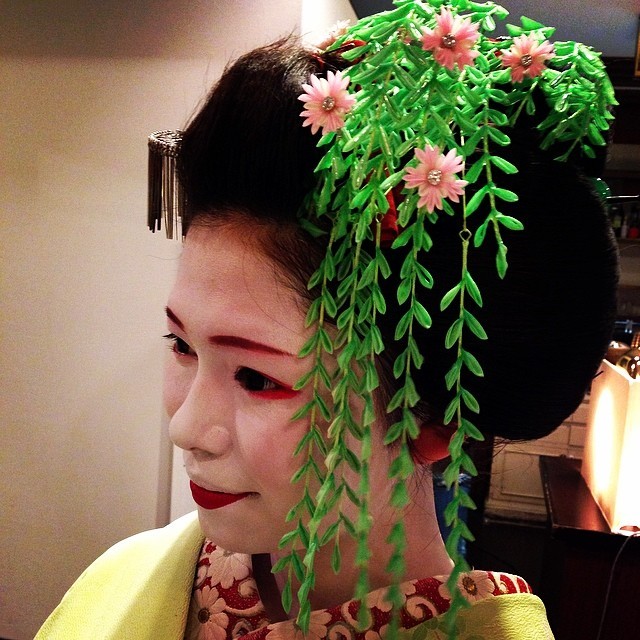 geisha-kai:  Maiko Toshitomo for June 2014 by @yasuko1 on Instagram Toshitomo chose