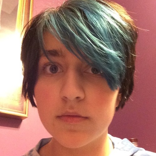 taco-of-mjolnir:datbookdoe:!!!PLEASE STOP SCROLLING AND READ THIS!!!This is DAMIEN a THIRTEEN YEAR O