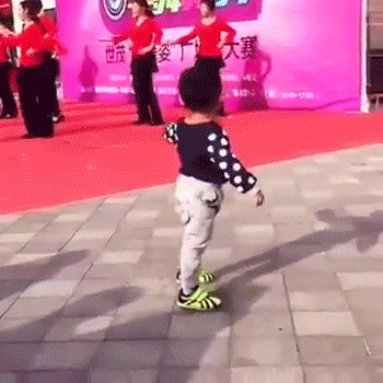 sizvideos:  This little Chinese kid stole the show (full video)