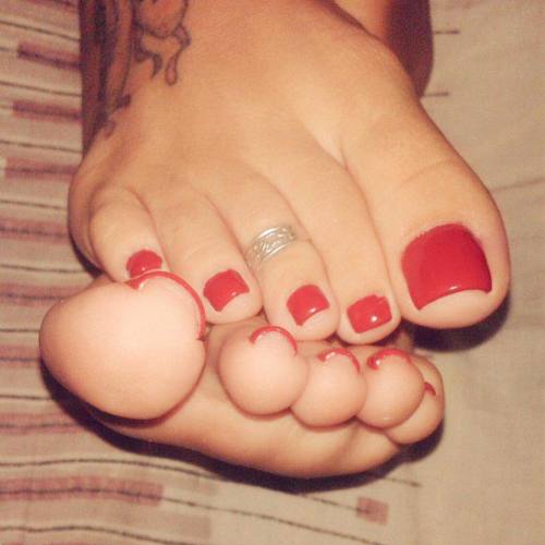 sexyfeetappreciationsociety: perfectfeetforyou: Pretty Red Toes Soft Soles !!! | Perfect Feet For Yo