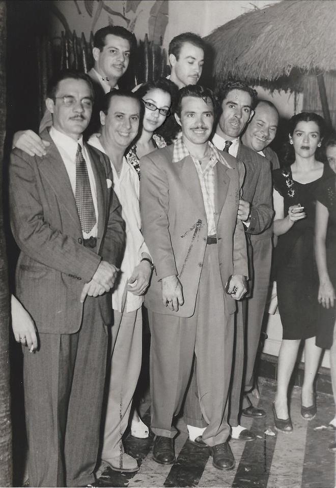 lamaideluna:  Los agachados con Tin Tan y Marcelo Que suave….estilo vintage! 