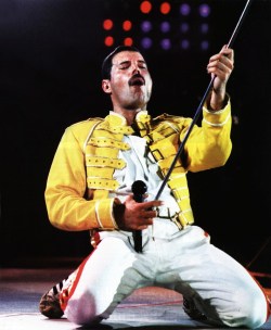 soundsof71:  Freddie Mercury, Queen, Wembley 1986
