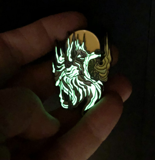 Looks what’s new to the stœr! This extra spooky spectral werewolf enamel pin has a howl of bal