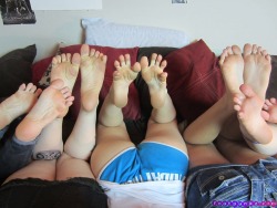 hotfootfetish:  Teen soles 