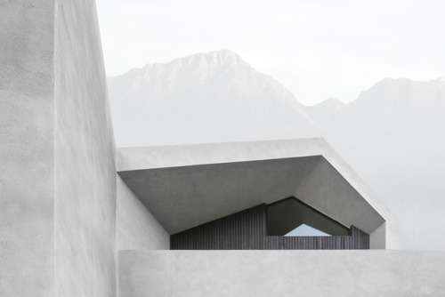 kazu721010: Pleated B Villa / bergmeisterwolf architektenPhotos © Gustav Willeit