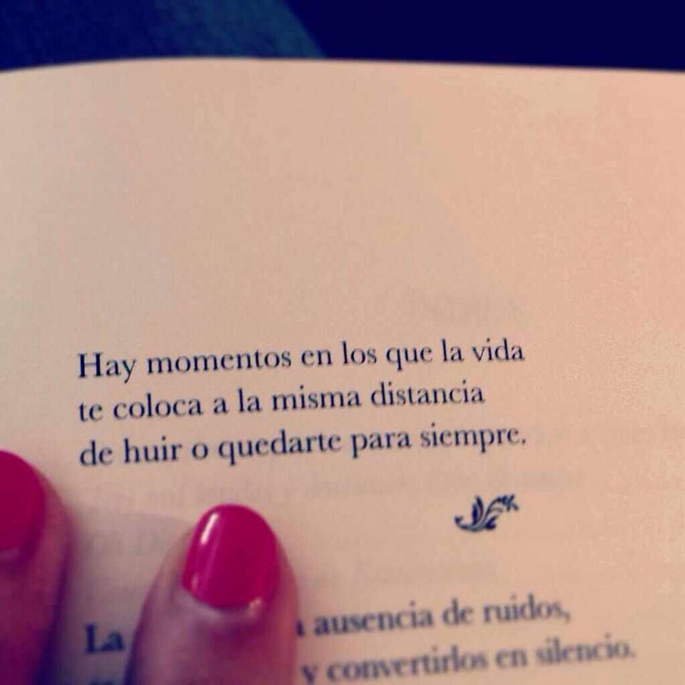 sentimientos-en-el-aire:no siempre está huyendo quien se va, pero sí, hay momentos.