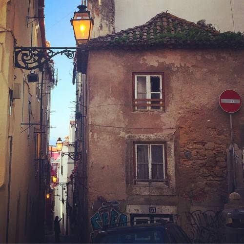 #alfama #lisbon #portugal #lisboa #lizbon (Alfama District)