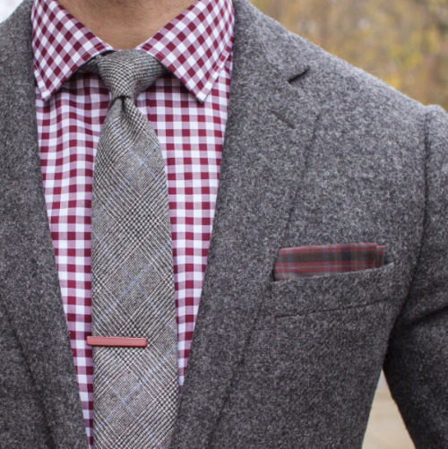 bows-n-ties:Never underestimate the power of red in your wardrobe. 