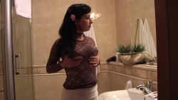 Waniliannas-Vintage-Nylons:  Wanilianna Admires Herself In The Bathroom And Looses