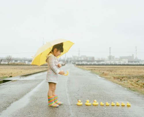 bobbycaputo:  Japanese photographer and dad Nagano Toyokazu has created a funny photo series of his daughter titled “Photogenic Princess” 