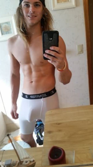 2sthboiz:  another exception to the rule of, im not really one for long hair on guys