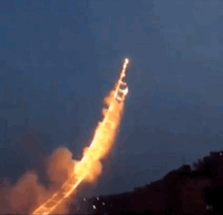 miss-sternennacht:  buzzfeed:  There Is A New Type Of Firework Called The Sky Ladder And It’s Beautiful   
