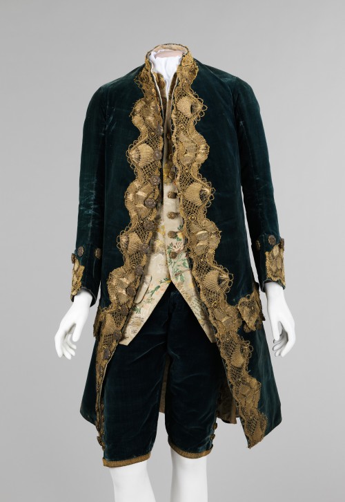 my18thcenturysource:lookingbackatfashionhistory:• Suit.Date: 1740–60Culture: ItalianMediu