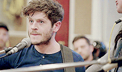 halosydnes: House Bolton sing for Red Nose Day (x)