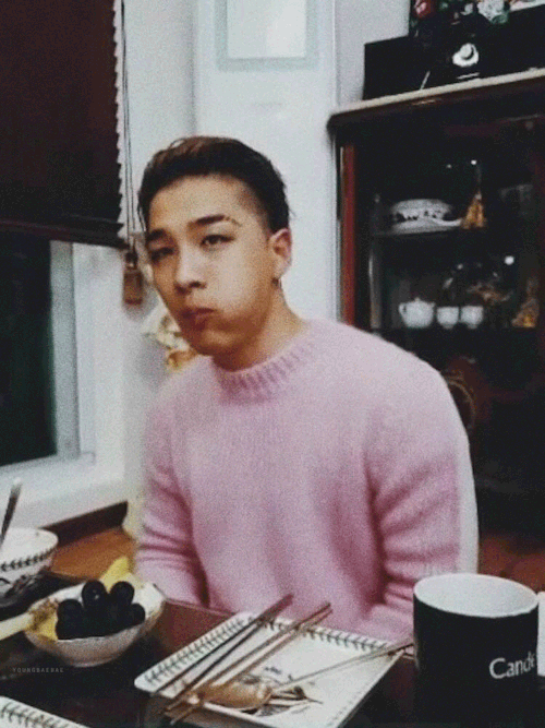 youngbaebae: Important documentation of YB eating