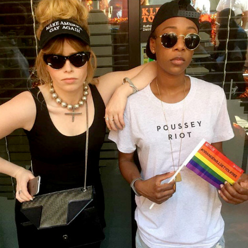 mirahxox:meredithmeri:sauvamente:missdontcare-x:Natasha Lyonne and Samira Wiley at NYC Pride 2016I w