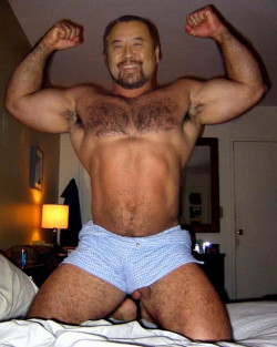 hairymenofcolor:  http://hairymenofcolor.tumblr.com  Great looking muscular body, and so nice and hairy - WOOF