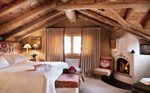 super cozy bedroom in an alpine chalet (via ptski)