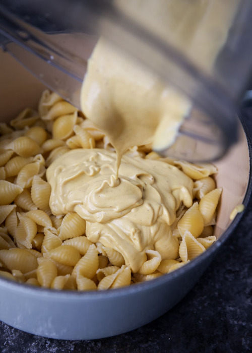 tinykitchenvegan:Ridiculously Creamy Vegan Shells & Cheese