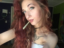 psychedelic-freak-out:  More joint selfies