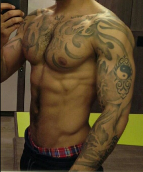 jadefristarz:  IM SPEECHLESS…….FUCK THAT WHERE CAN I FIND THIS TATTED UP BALL OF SEXINESS??????????????  http://jadefristarz.tumblr.com