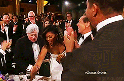bussykween:  Taraji P. Henson Hands Out Cookies During Her Golden Globes Acceptance