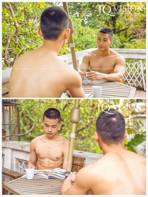 gay4asianmen: artoffreddieniem-blog: 微博：@森林画册 ［一周年］ 被朋友圈美誉为现实版海因夫夫的@EZI_  和@Abraham_M  ～祝福他们在1月31日庆贺