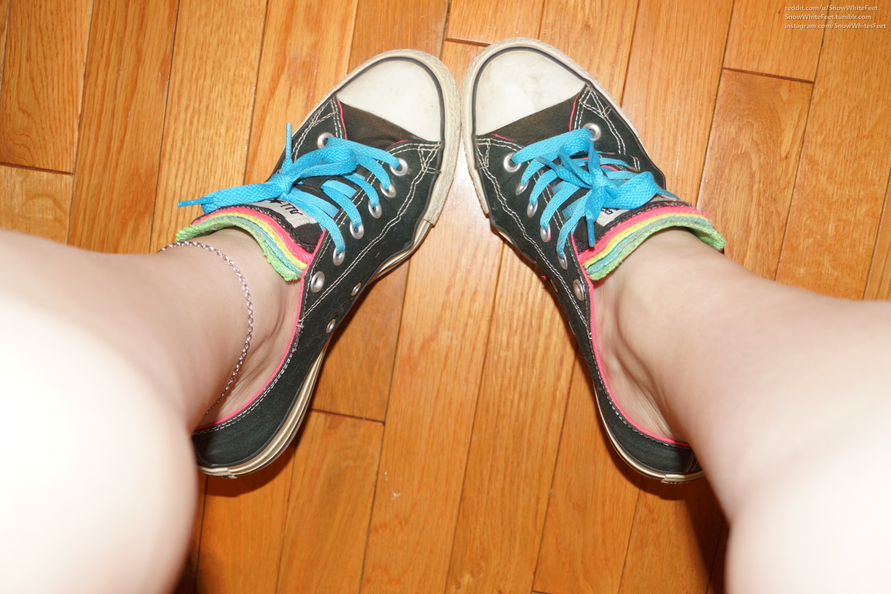 snowwhitefeet:  Part 1 of 2. Don’t worry, the shoes come off in the next bit. ;)