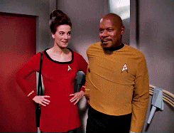 DS9 characters struggling with TOS-era technology gives me life.