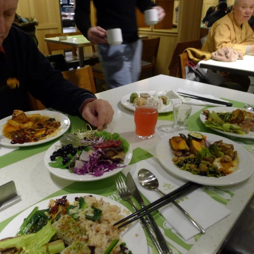 A fruitful evening~  Vegetarian/ vegan buffet in Taipei feat. Bars of: cooked food, salad, dumplings, bread, drinks, froyo, fruit and cakes.  My stomach is telling TALES