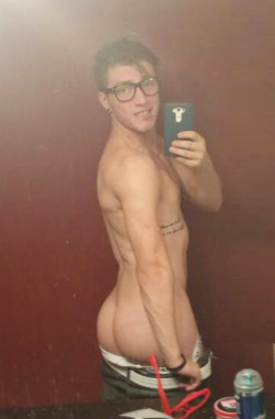 alekzmx:  glasses+ a bubble butt? Logan Taylor