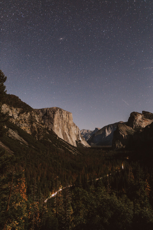 “Yosemite National Park at Tunnel View” photo by Daemaine HinesWebsite | Instagram | Twitter | Tumbl
