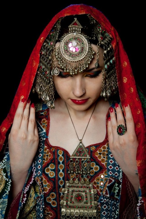 everythingcentralasia: Pashtun traditional female dress &amp; kuchi jewerly (x) The Pashtuns use