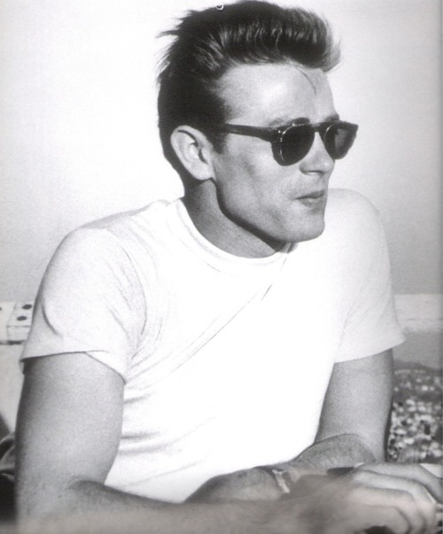 lakemermaids:You got that James Dean daydream look in your eye // You got that long hair, slicked ba